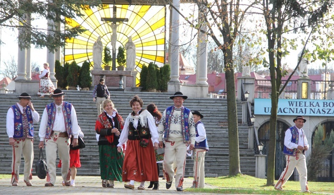 Ponad 324 tys. przewiezionych turystów i jeden papież