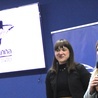 Na spotkanie do DA z wokalistką Agnieszką Musiał zapraszają: Klaudia Kutkowska (z prawej) i Urszula Murawska. 