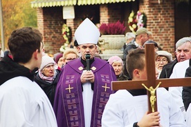 Liturgii przewodniczył bp Zbigniew Zieliński, biskup pomocniczy archidiecezji gdańskiej..