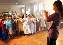 Tańce pijarskie to nieodłączny element zabaw w elbląskiej szkole św. Mikołaja.