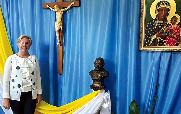 – Tutaj będziemy gromadzić się na szkolnej modlitwie – zapowiada Lidia Nowotarska.
