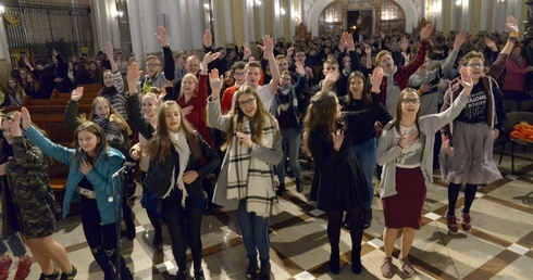 Podczas ubiegłorocznego listopadowego Apelu Młodych radomską katedrę wypełnili rozśpiewani i rozmodleni uczestnicy.