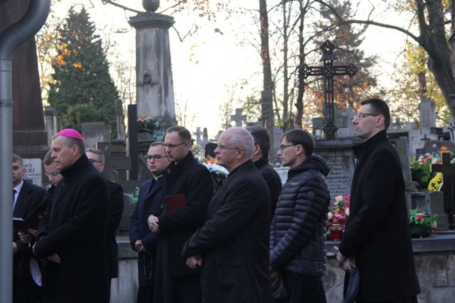 Modlitwa za zmarłych kapłanów