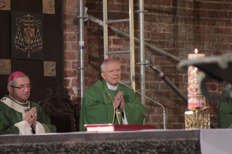 Abp Marek Jędraszewski w bazylice św. Brygidy