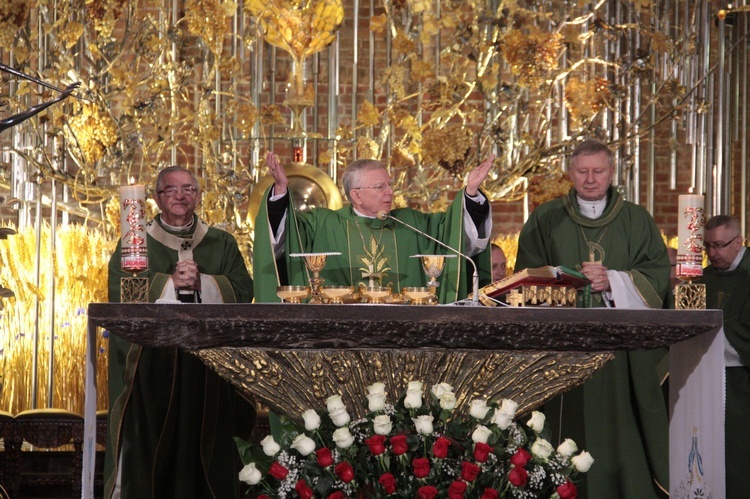 Abp Marek Jędraszewski w bazylice św. Brygidy