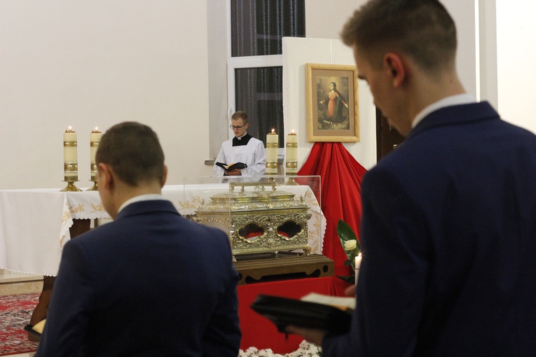 Relikwie przybyły także do wspólnoty Wyższego Seminarium Duchownego w Łowiczu.