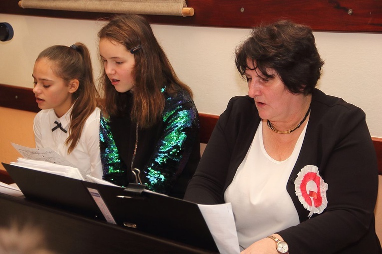 Akcja "Szkoła do hymnu" w SP w Mścicach