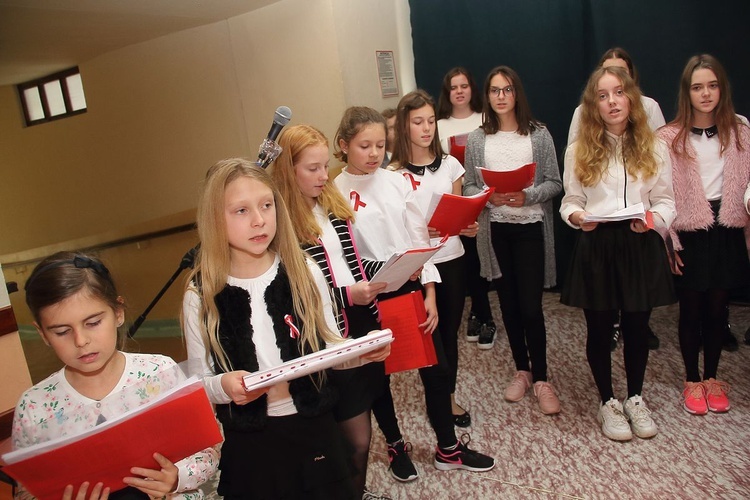 Akcja "Szkoła do hymnu" w SP w Mścicach