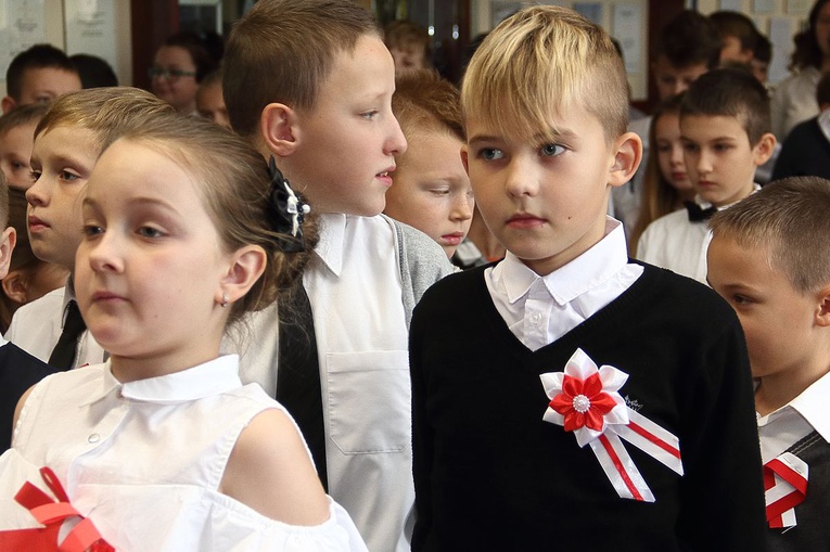 Akcja "Szkoła do hymnu" w SP w Mścicach
