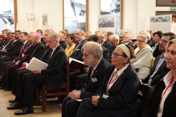 Solidarność - od godności człowieka do ponadnarodowej współpracy