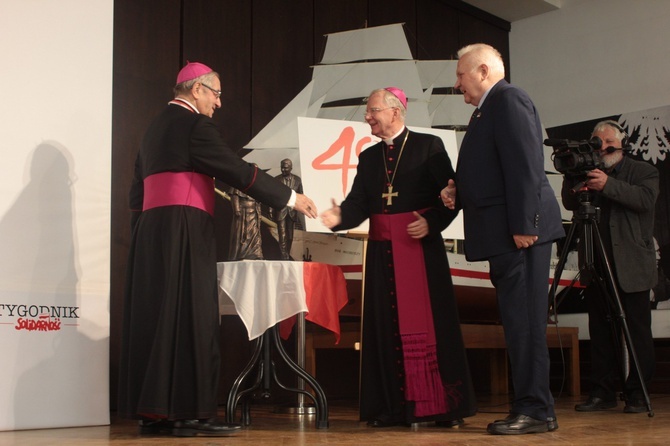 Solidarność - od godności człowieka do ponadnarodowej współpracy