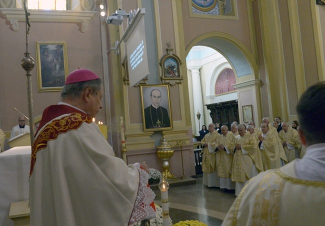 Msza św. o wyniesienie na ołtarze bp. Piotra Gołębiowskiego