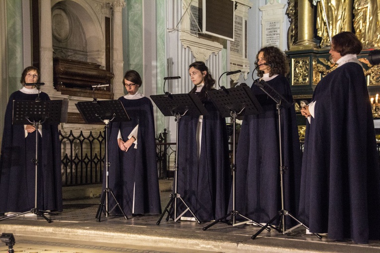 Koncert Flores Rosarum