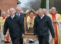 Bp Andrzej Czaja: Dziękuję, że do tej świątyni przychodzicie