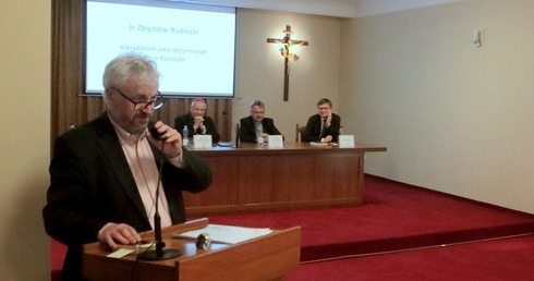 Świecki na konferencji o klerykalizmie u świeckich katolików
