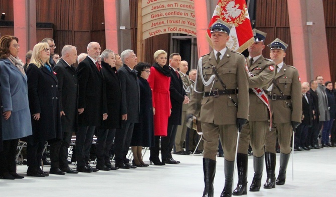 W Mszy św. w Wilanowie wzięła udział para prezydencka, parlamentarzyści, członkowie rządu, samorządowcy...