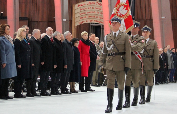 W Mszy św. w Wilanowie wzięła udział para prezydencka, parlamentarzyści, członkowie rządu, samorządowcy...