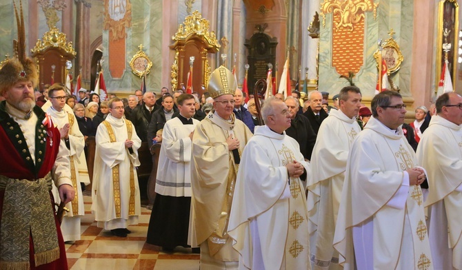 Narodowe Święto Niepodległości. Msza św. a potem defilada na pl. Zamkowym