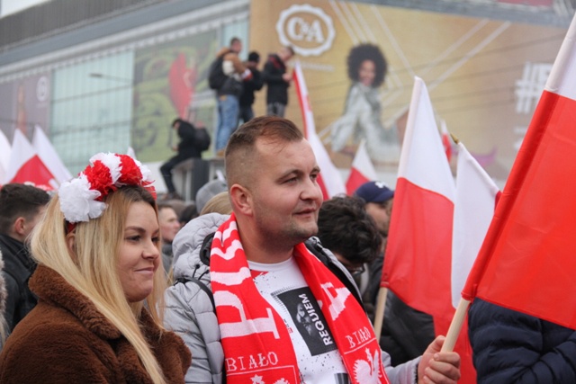 X Marsz Niepodległości przeszedł ulicami stolicy 