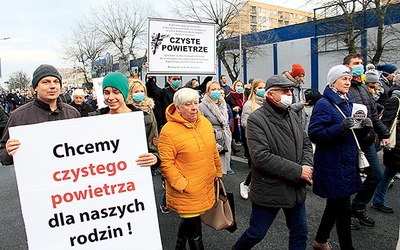Protestujący na alei Jana Pawła II.