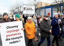 Protestujący na alei Jana Pawła II.