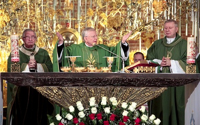 Wraz z metropolitą krakowskim w bazylice św. Brygidy modlili się abp Głódź oraz bp Szlachetka.
