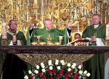 Wraz z metropolitą krakowskim w bazylice św. Brygidy modlili się abp Głódź oraz bp Szlachetka.