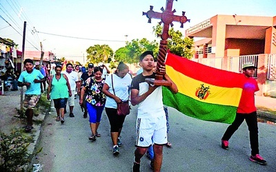 Modlitewny marsz o pokój w parafii św. Franciszka z Asyżu w Santa Cruz.