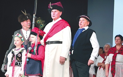 Patriotyczne pieśni zaśpiewali artyści kilku pokoleń.