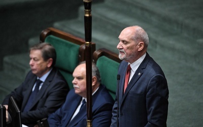 Macierewicz: Niepodległość ma jeden kształt, wiele postaci ma niewola