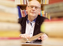 Najnowszy tomik wierszy Janusza Nowaka dotyka sedna wiary, łącząc się z teologią.