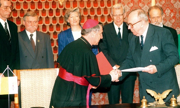 Podpisanie konkordatu między Stolicą Apostolską a Rzeczpospolitą Polską w 1993 roku.