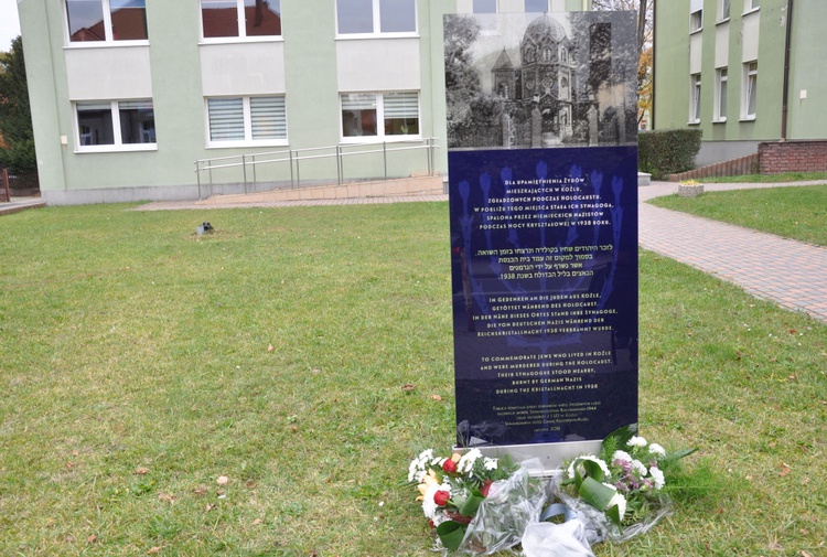 Upamiętnienie spalonej synagogi w Kędzierzynie-Koźlu