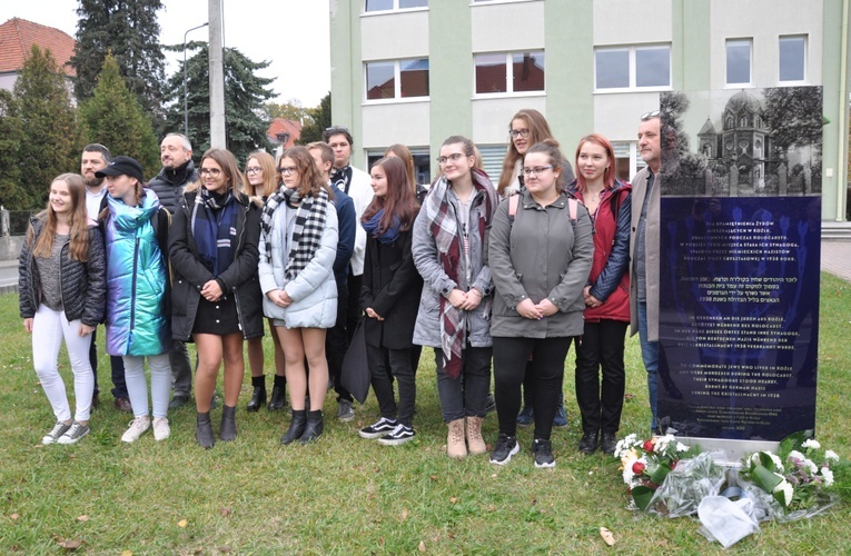 Upamiętnienie spalonej synagogi w Kędzierzynie-Koźlu