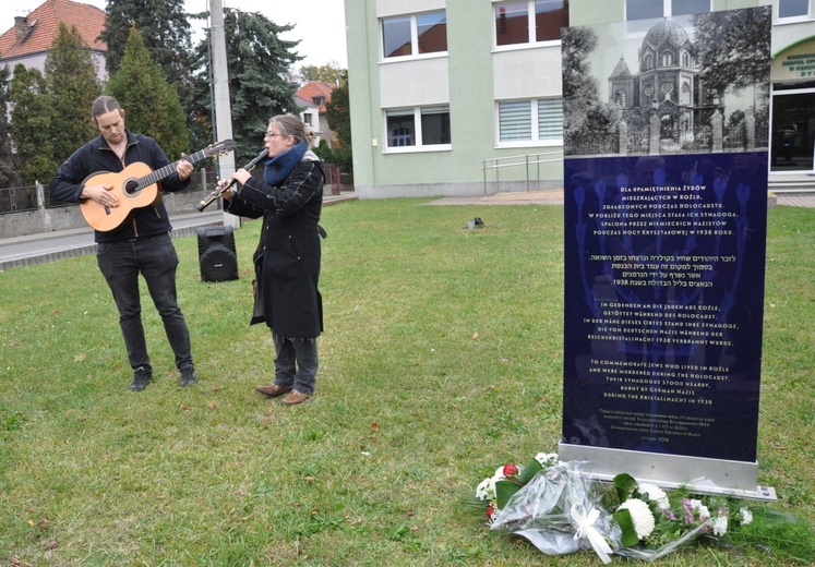 Upamiętnienie spalonej synagogi w Kędzierzynie-Koźlu