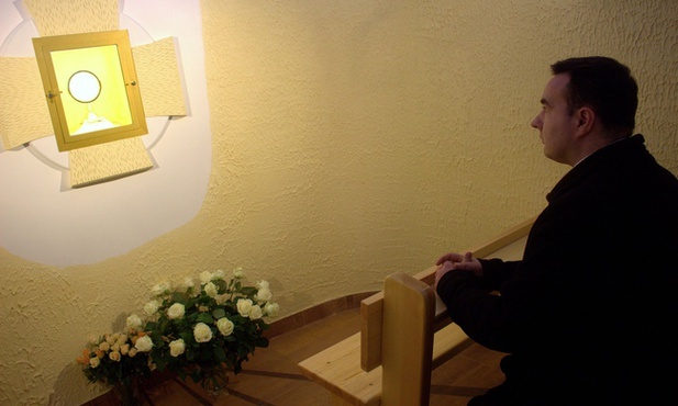 Adoracja odpowiedzią na kryzys