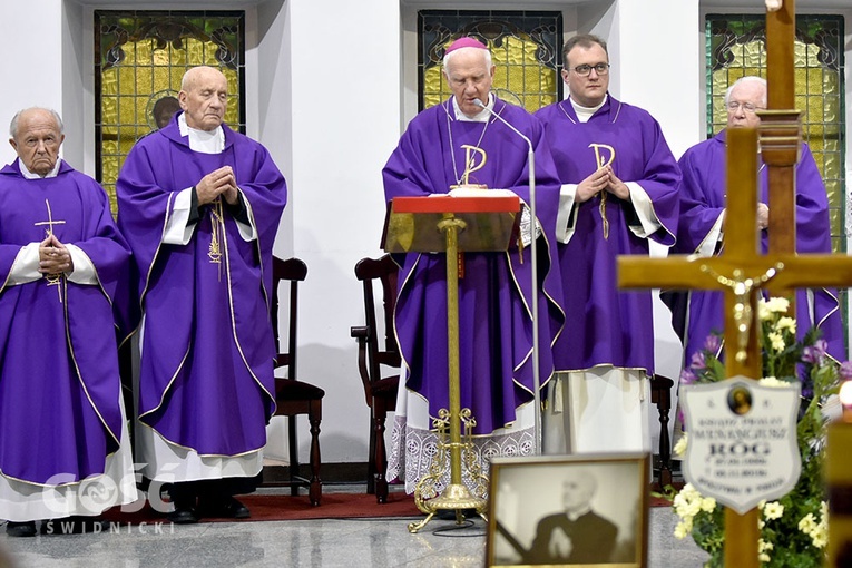 Uroczystości pogrzebowe ks. Wenancjusz Roga