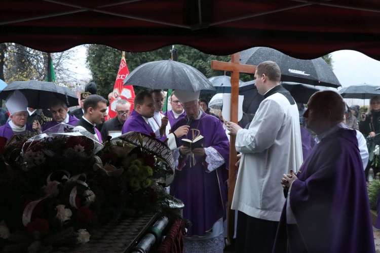 Uroczystości pogrzebowe ks. Wenancjusz Roga - cz. 02