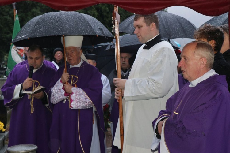 Uroczystości pogrzebowe ks. Wenancjusz Roga - cz. 02