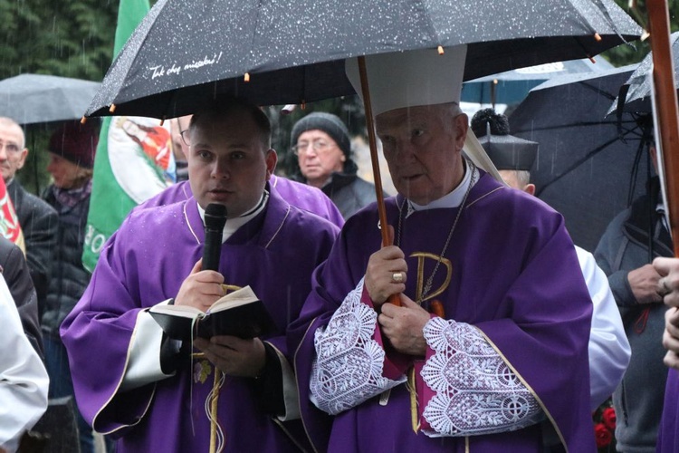 Uroczystości pogrzebowe ks. Wenancjusz Roga - cz. 02