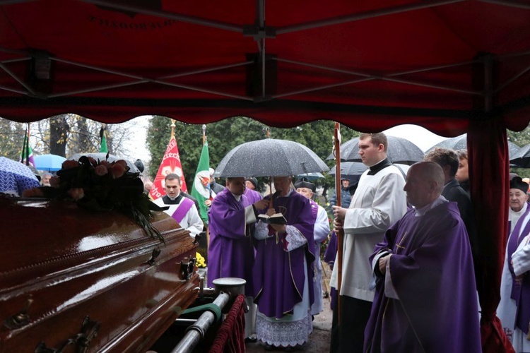 Uroczystości pogrzebowe ks. Wenancjusz Roga - cz. 02