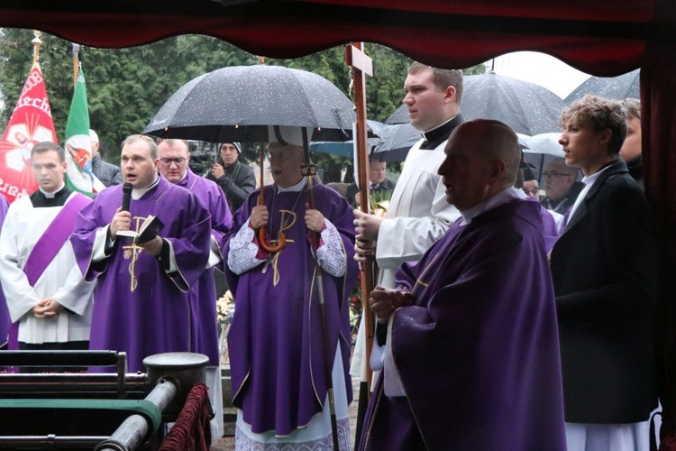 Uroczystości pogrzebowe ks. Wenancjusz Roga - cz. 02