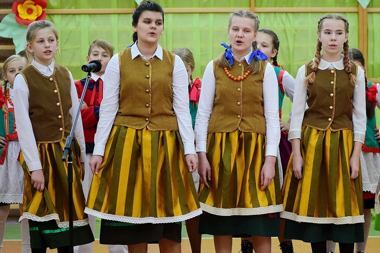 Klon. 15-lecie Zespołu Ludowego „Burśtynki”