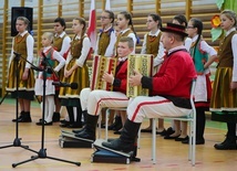 Klon. Wspólnie śpiewamy i tańczymy