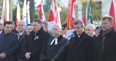 Uroczysty Apel Poległych na Cmentarzu Wojska Polskiego w Bielsku-Białej.