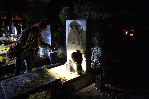 Cmentarz św. Wawrzyńca - nocne zwiedzanie