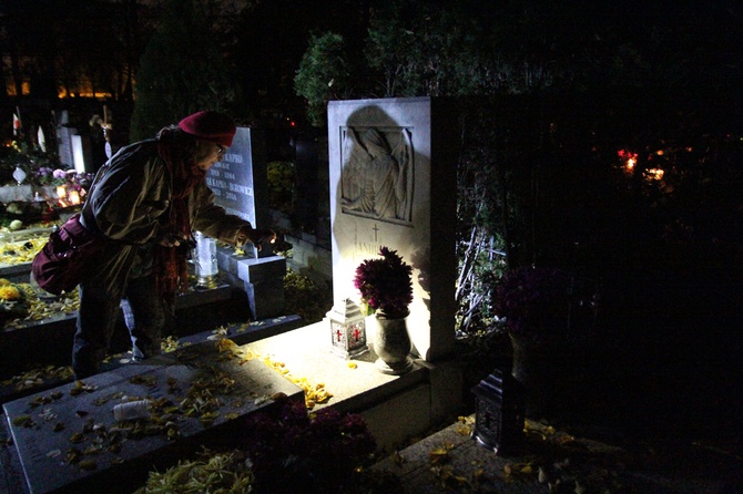 Cmentarz św. Wawrzyńca - nocne zwiedzanie
