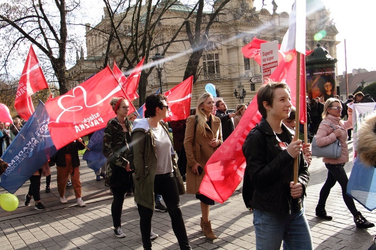 Marsz na otwarcie bazy rodzin Szlachetnej Paczki 2019