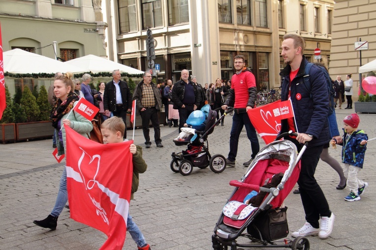 Marsz na otwarcie bazy rodzin Szlachetnej Paczki 2019