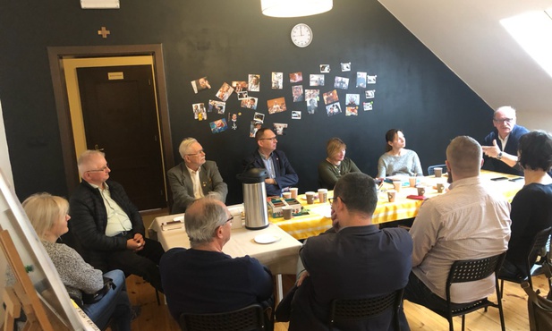  Rodzice wyrażają zaniepokojenie organizacją "Tęczowego piątku" w jednej z rybnickich szkół